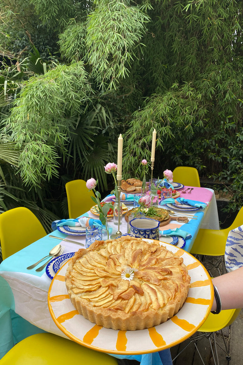 Our guide to hosting a spring lunch & how to set the scene
